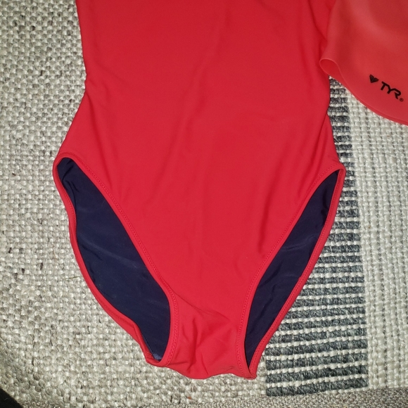 TYR TYReco Solid Maxfit Swimsuit with Cap Red - Picture 2 of 11
